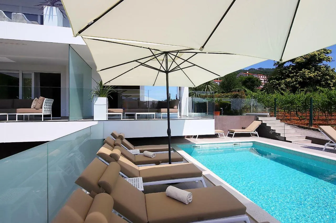 אופטיה Designed Apartment With Swimming Pool Near The Beach
