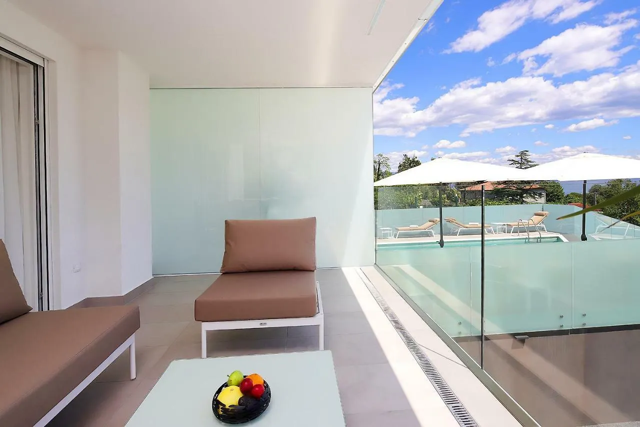 אופטיה Designed Apartment With Swimming Pool Near The Beach
