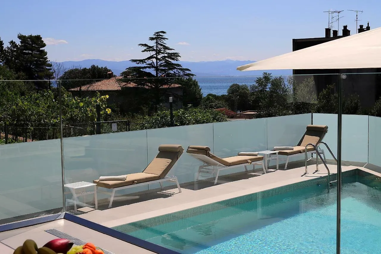 אופטיה Designed Apartment With Swimming Pool Near The Beach קרואטיה