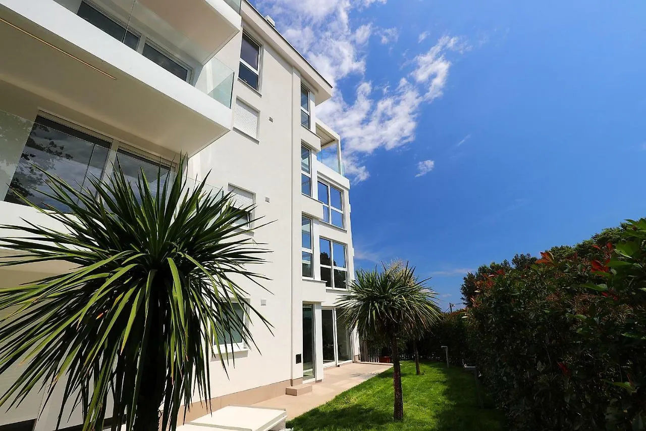 אופטיה Designed Apartment With Swimming Pool Near The Beach