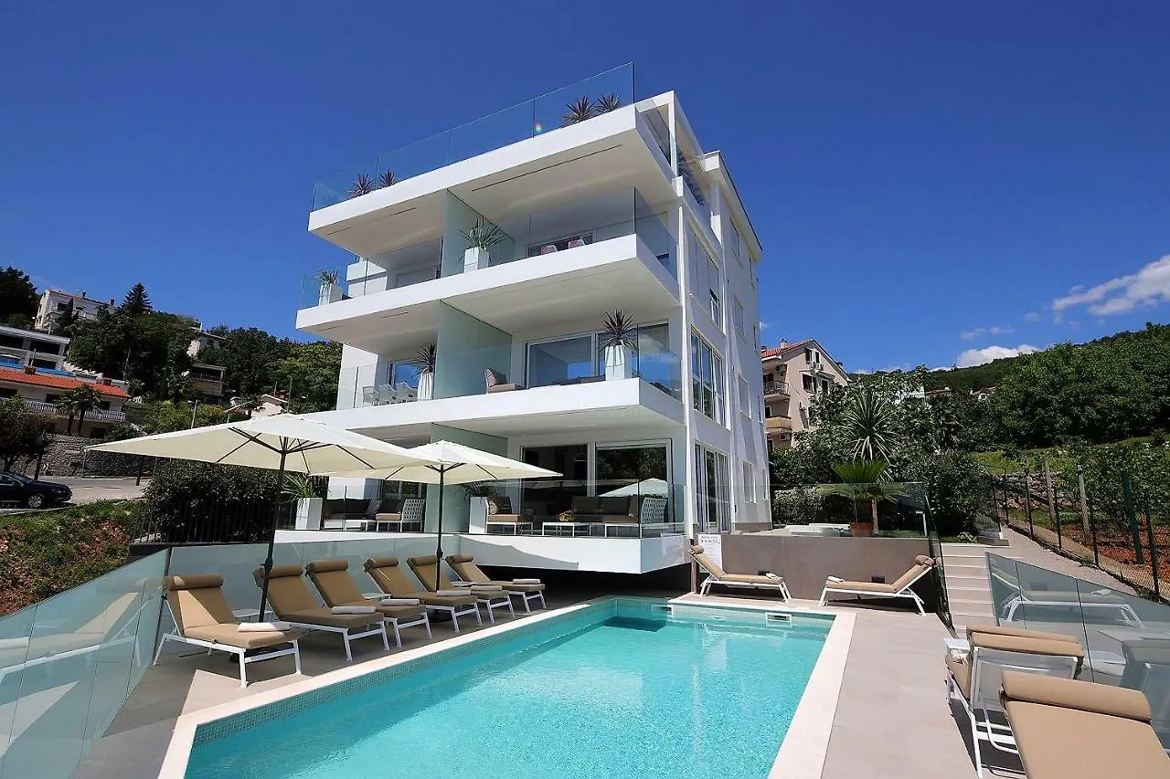 אופטיה Designed Apartment With Swimming Pool Near The Beach קרואטיה